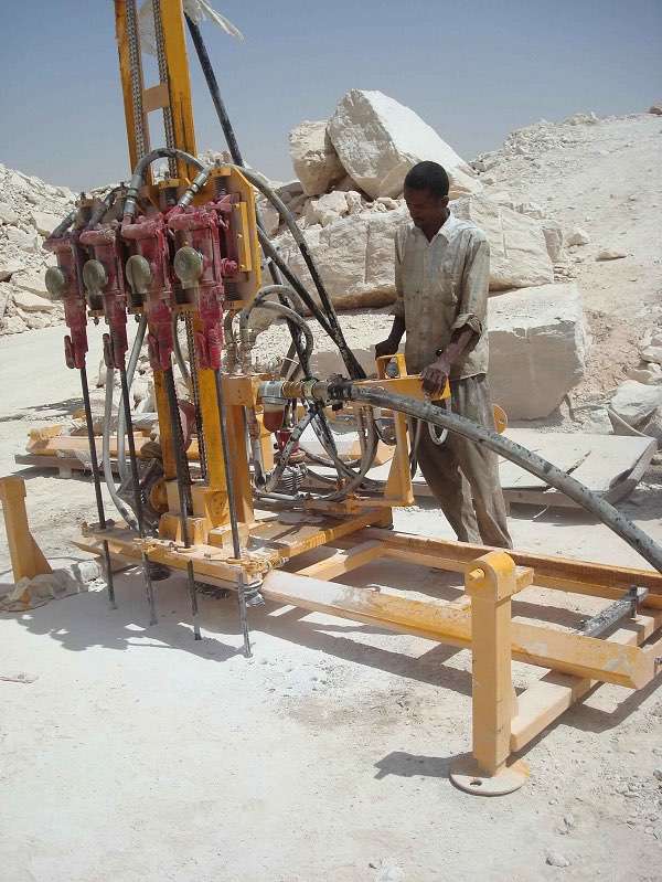 Mobile Rock Drill with 4 hammers 