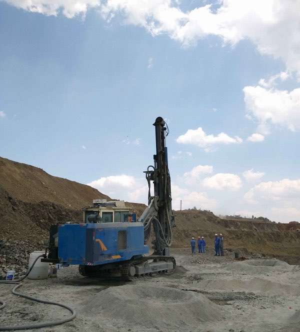 DTH Bit and hammers on water well drilling machine