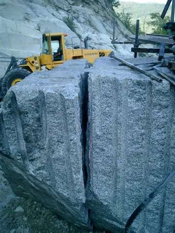 Pneumatic hammer splitter, split granite work site