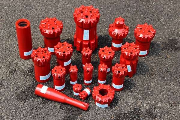 Rock drilling bits