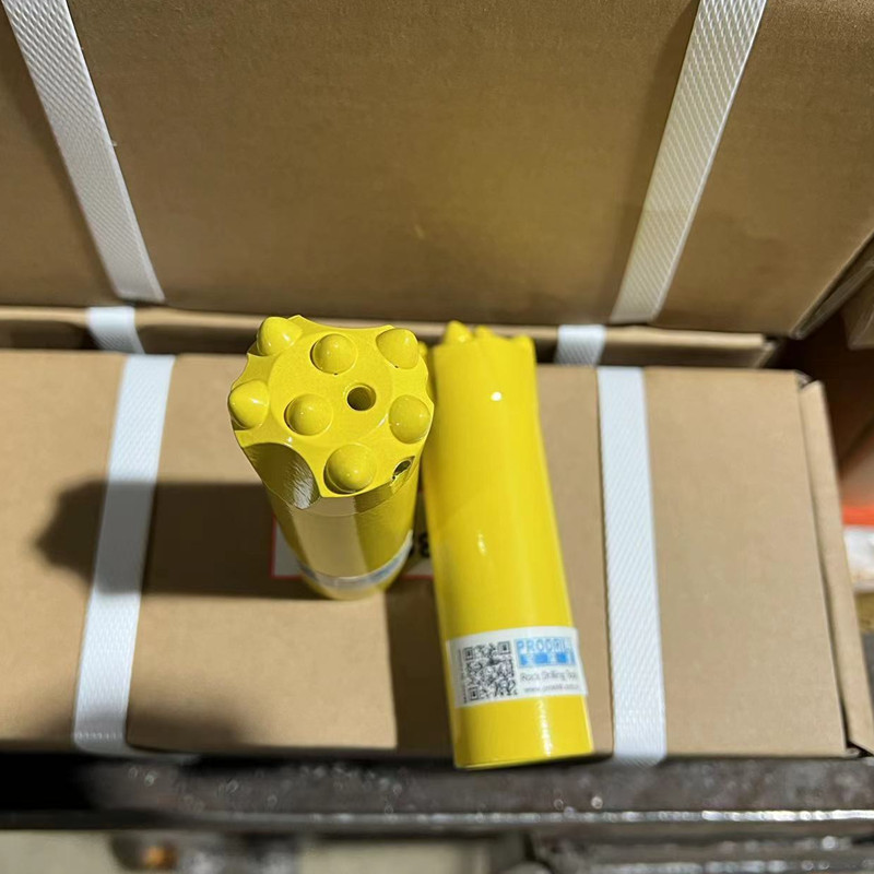  Q7-38-R28 Threaded Button Bit.